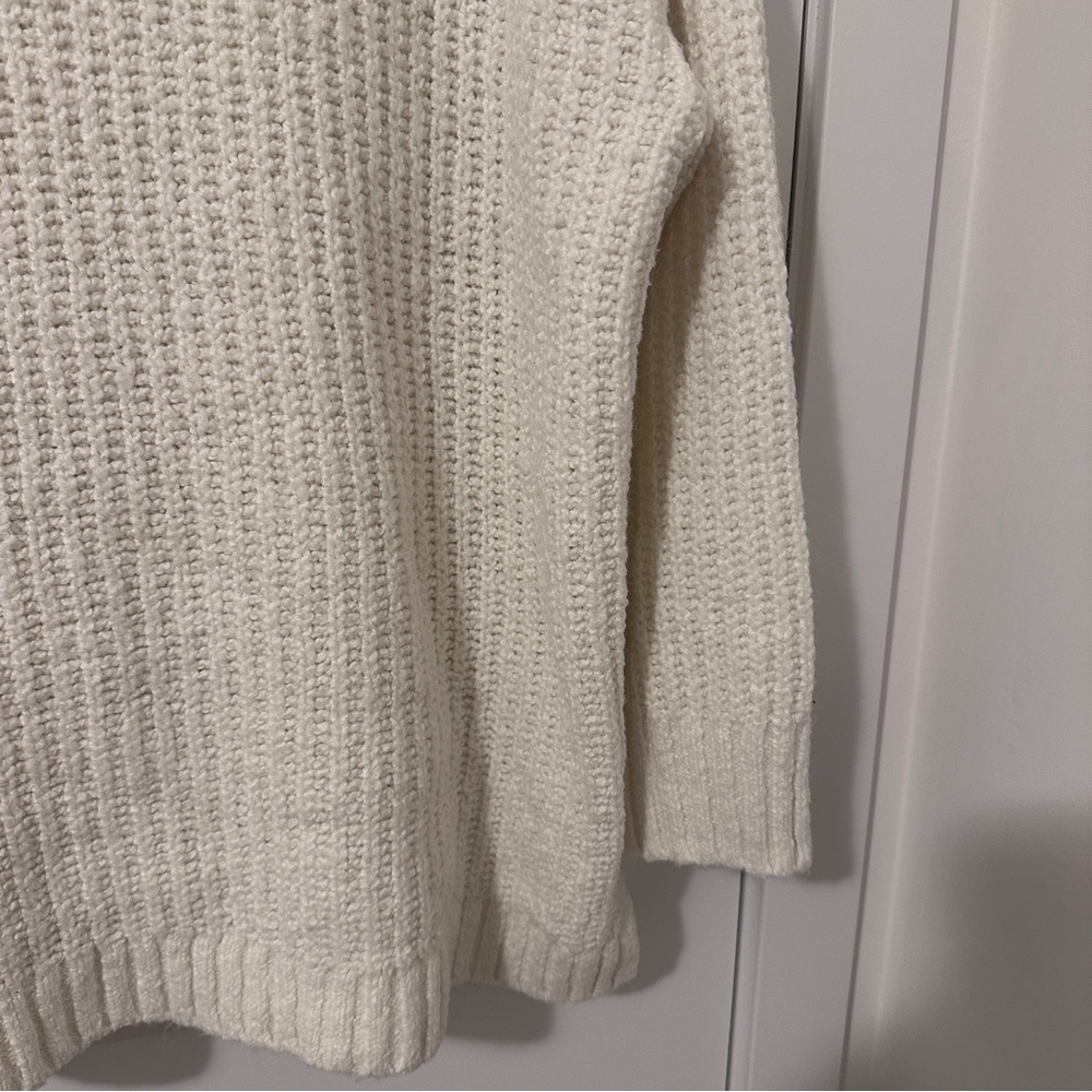 Old Navy White Knit Oversized Pull Over Turtleneck Sweater Size Medium Women’s - Picture 3 of 9